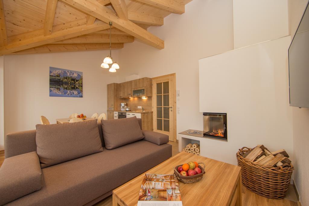 Penthousewohnung Mit Garten Sauna Pool Maishofen Ruang foto